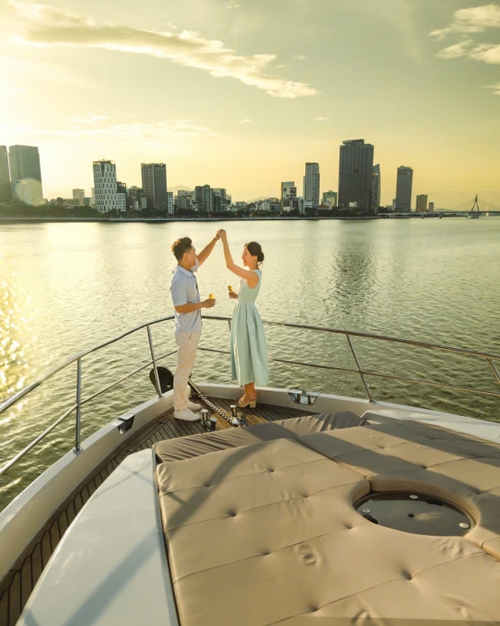 Tour hoàng hôn/ du ngoạn về đêm trên sông Hàn - Quốc Việt